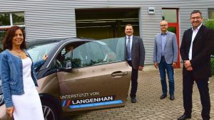 Gothaer Berufsschule erhält E-Auto für angehende Kfz-Mechatroniker